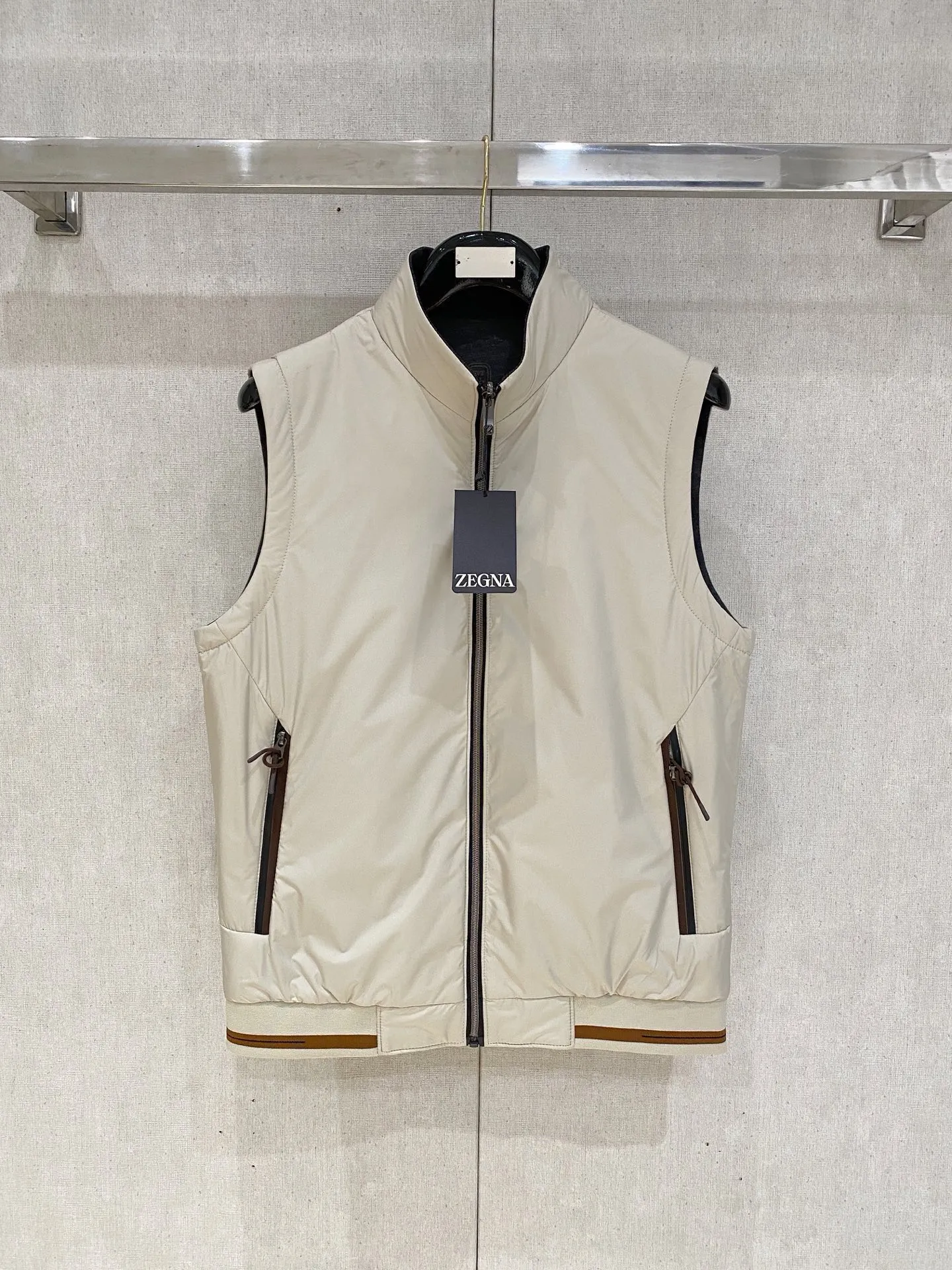 Zegna ： ， ， ， ； ， ， ， ， Classic 。 ： ， ， ， ； ， ； ， ， 。 ： ， ， ； ， ， T 、 、 ； ， ， ， 。 ： 、 、 ， ， Versatile 。 ： Cream White/Khaki/ /Black（ Gray ） Sizes：M-4XL